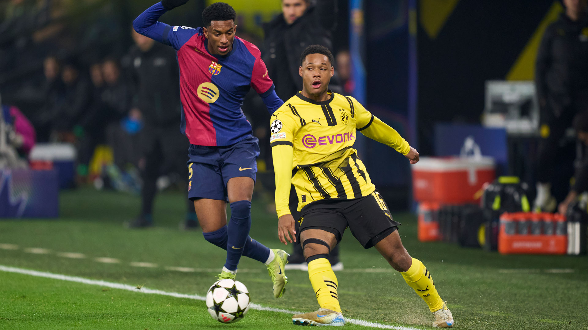 Alejandro Balde Julien Duranville FC Barcelona BVB Borussia Dortmund UEFA Champions League 11122024