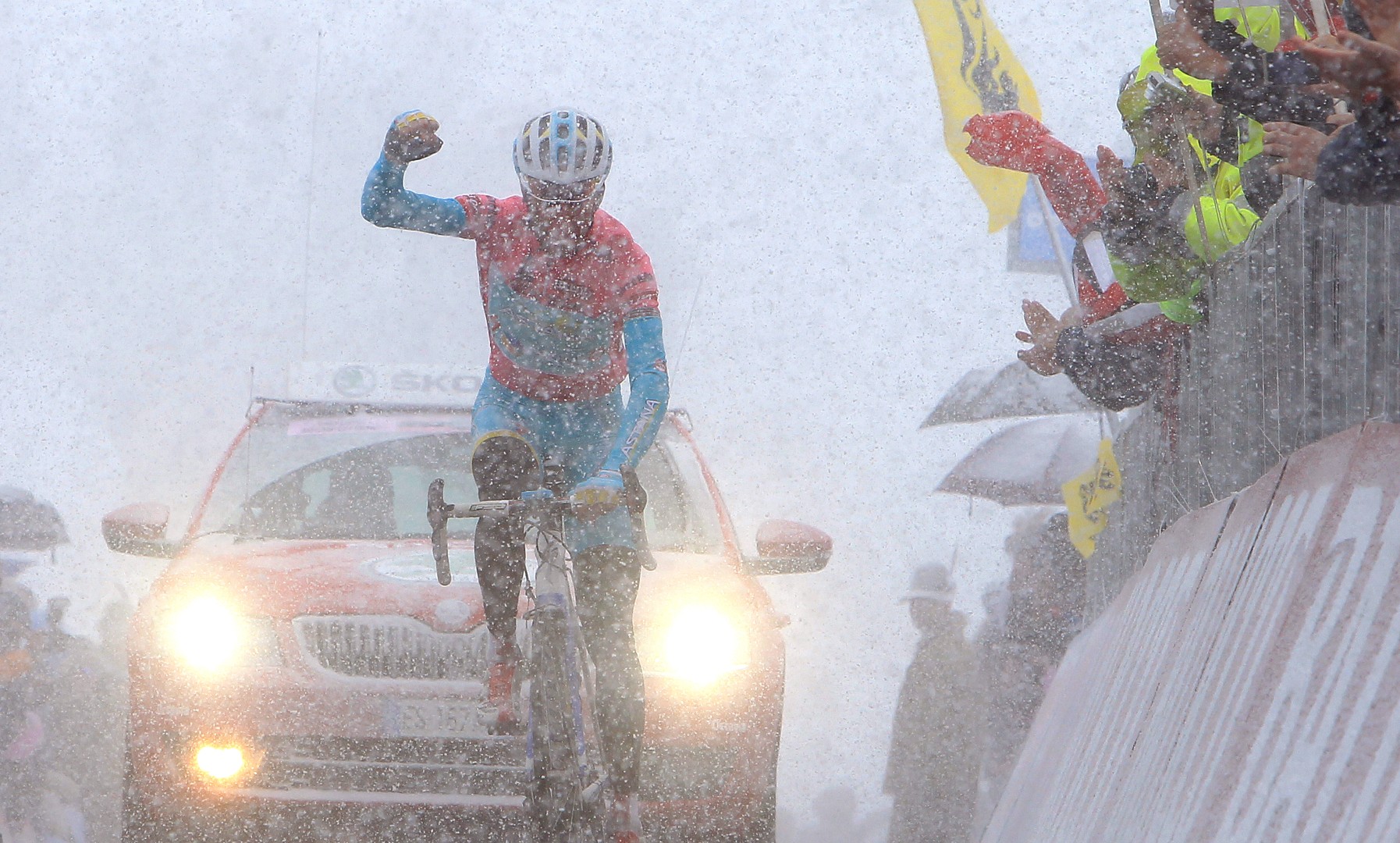 Giro d'Italia 2013. Vincenzo Nibali vince la tappa delle Tre Cime di Lavaredo
