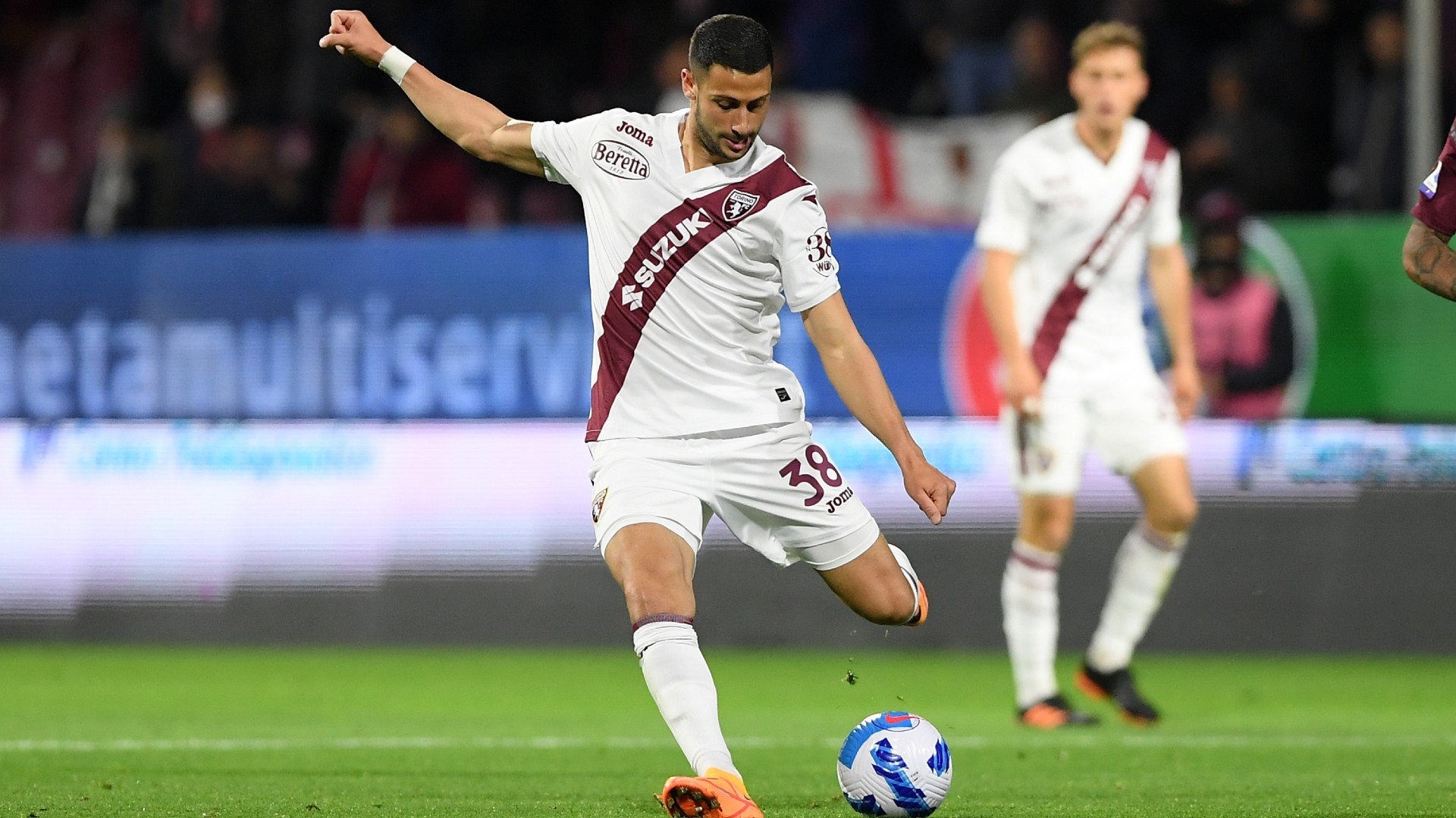 Rolando Mandragora con la maglia del Torino