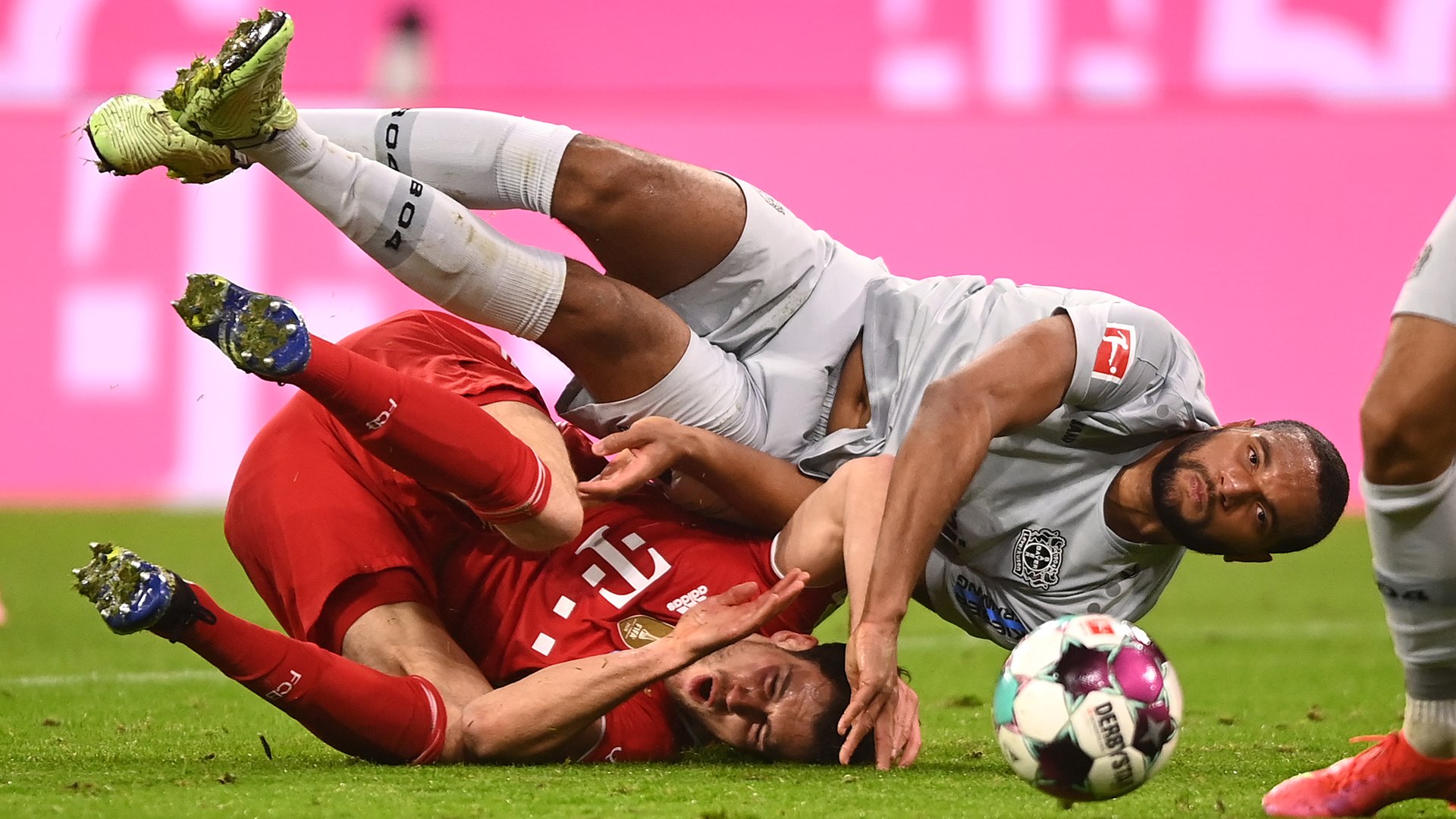 FC Bayern München Bayer 04 Leverkusen Bundesliga Jonathan Tah Leon Goretzka