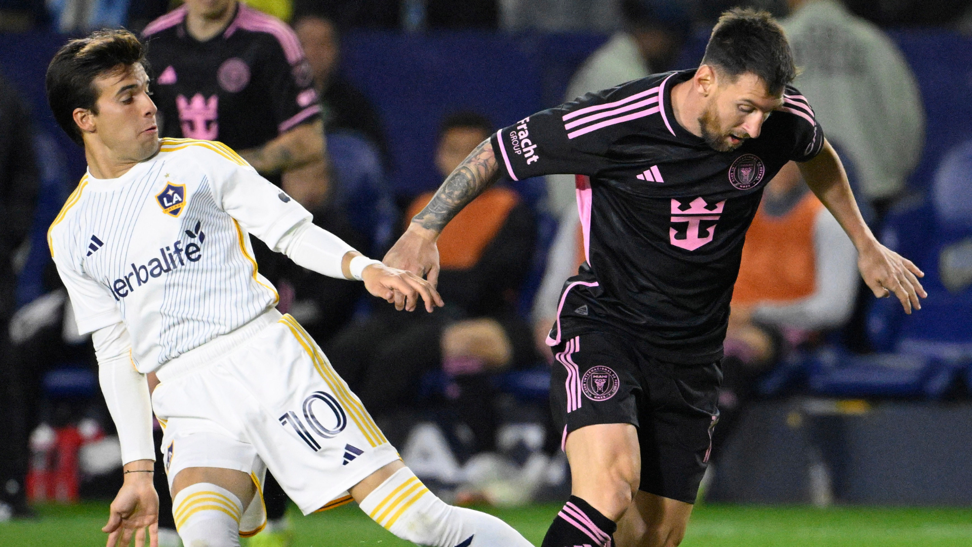 Riqui Puig y Leo Messi 2024