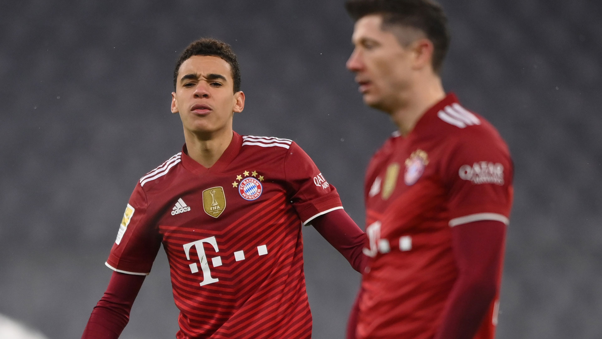 Jamal Musiala Robert Lewandowski FC Bayern Bundesliga 11122021