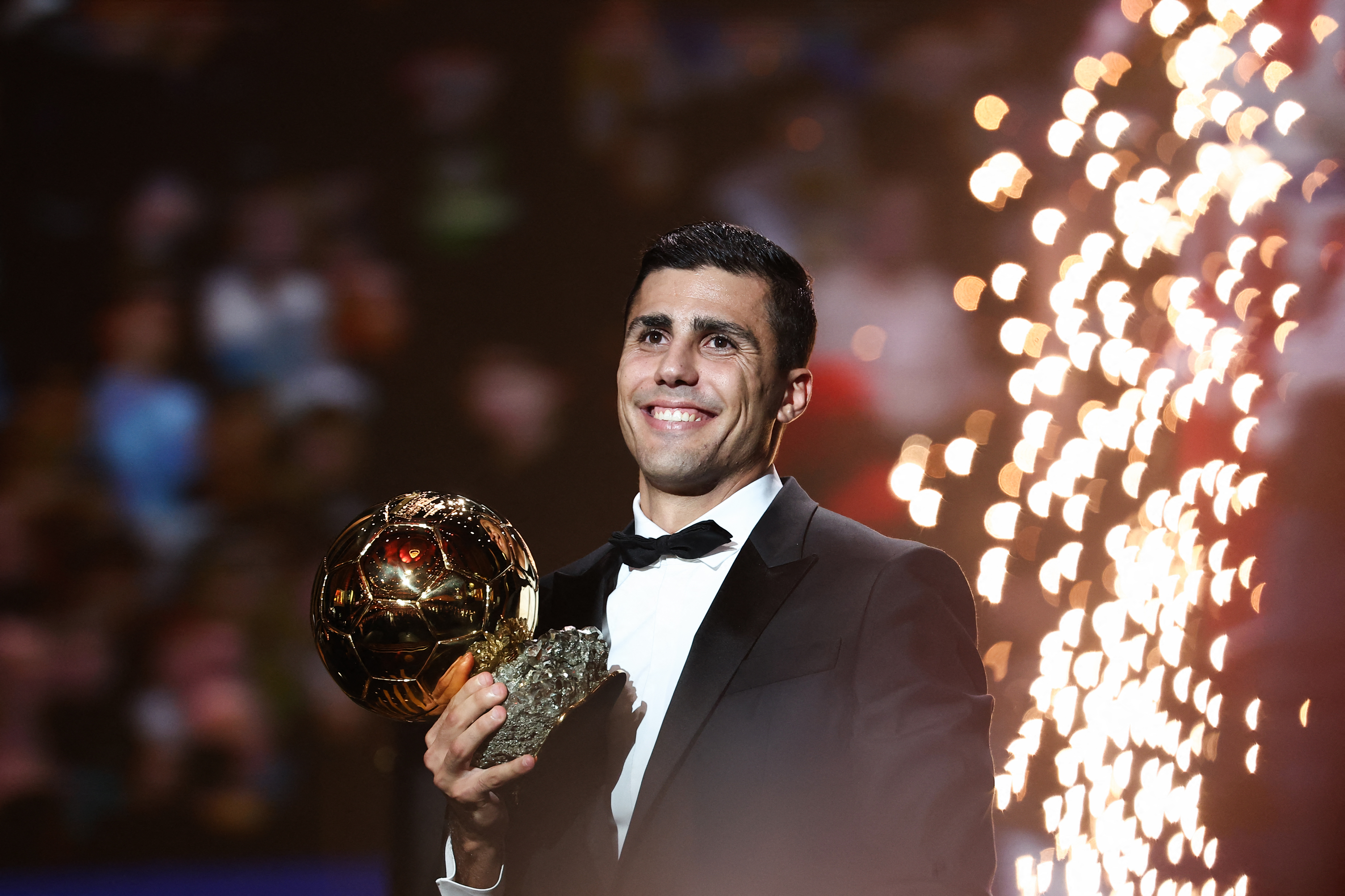 Rodri riceve il Pallone d'Oro 2024