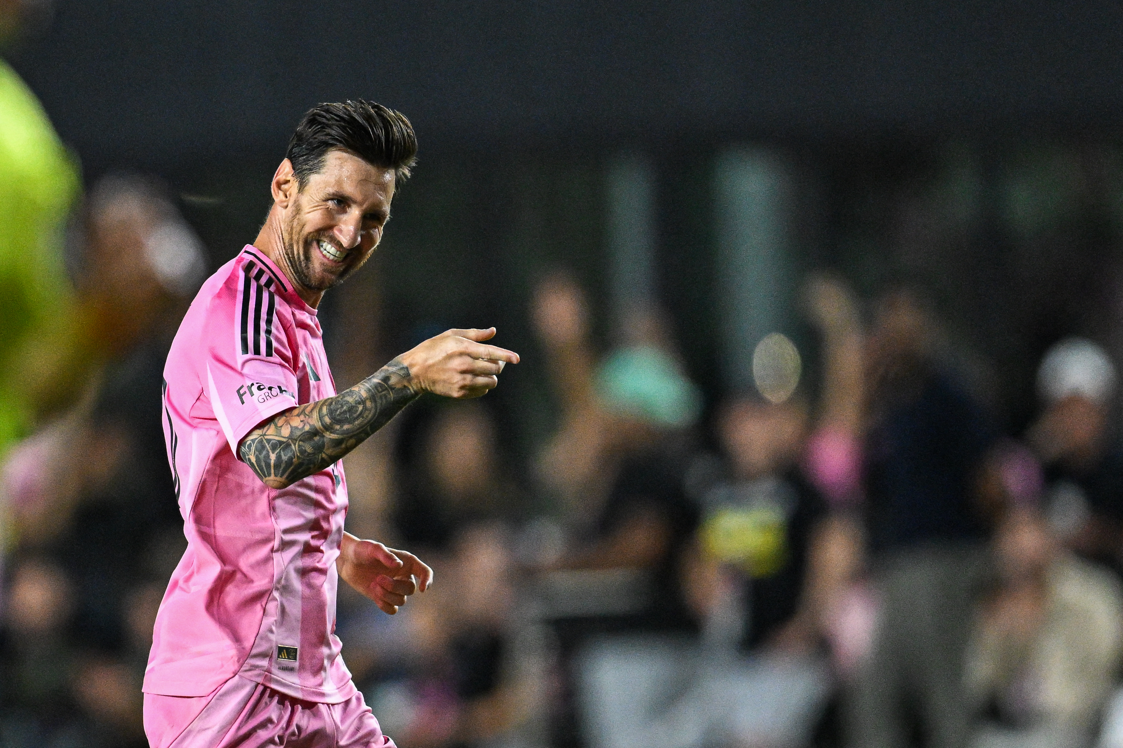 Leo Messi sorride ed esulta