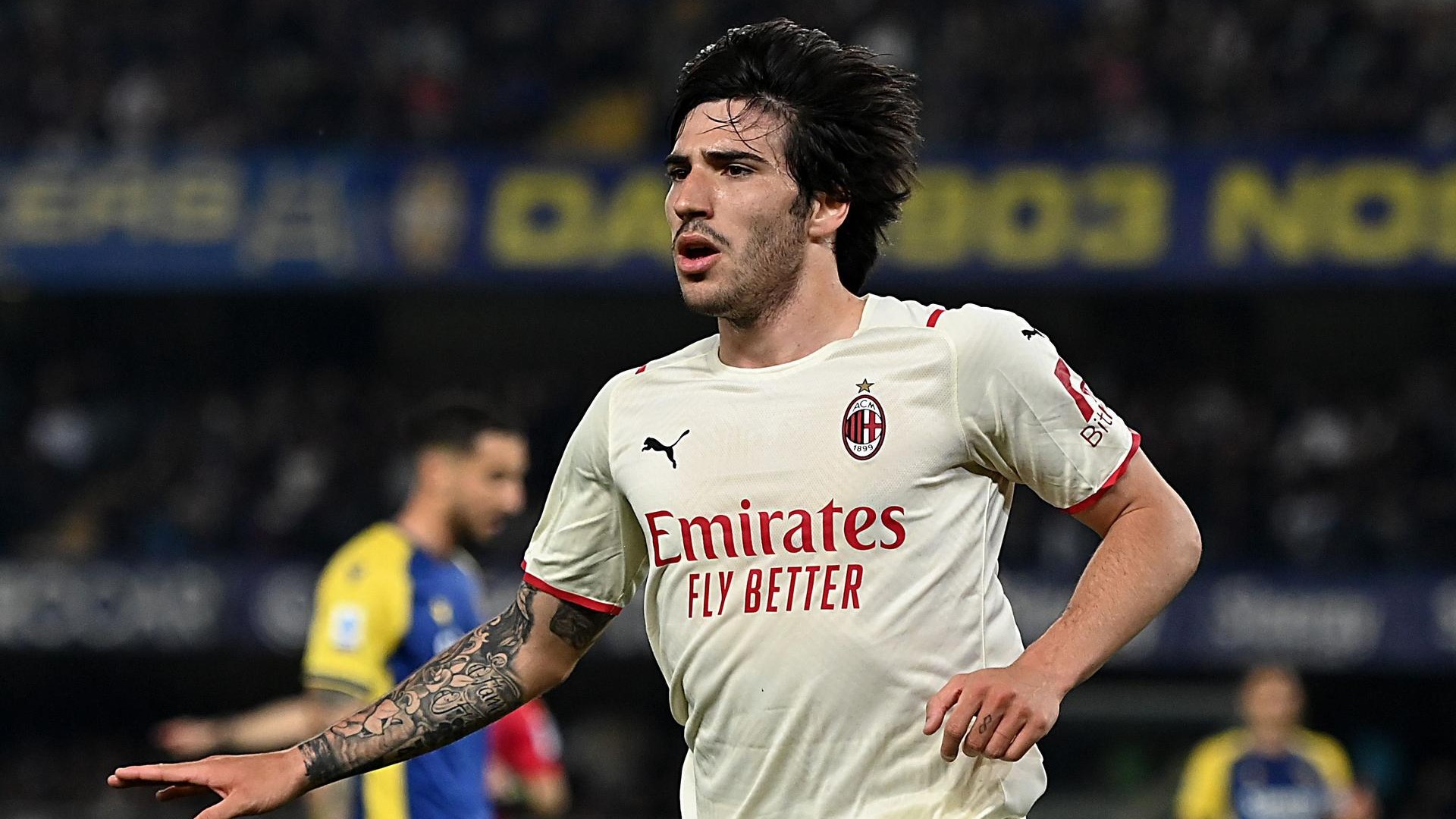 Sandro Tonali centrocampista del Milan dopo il gol al Verona