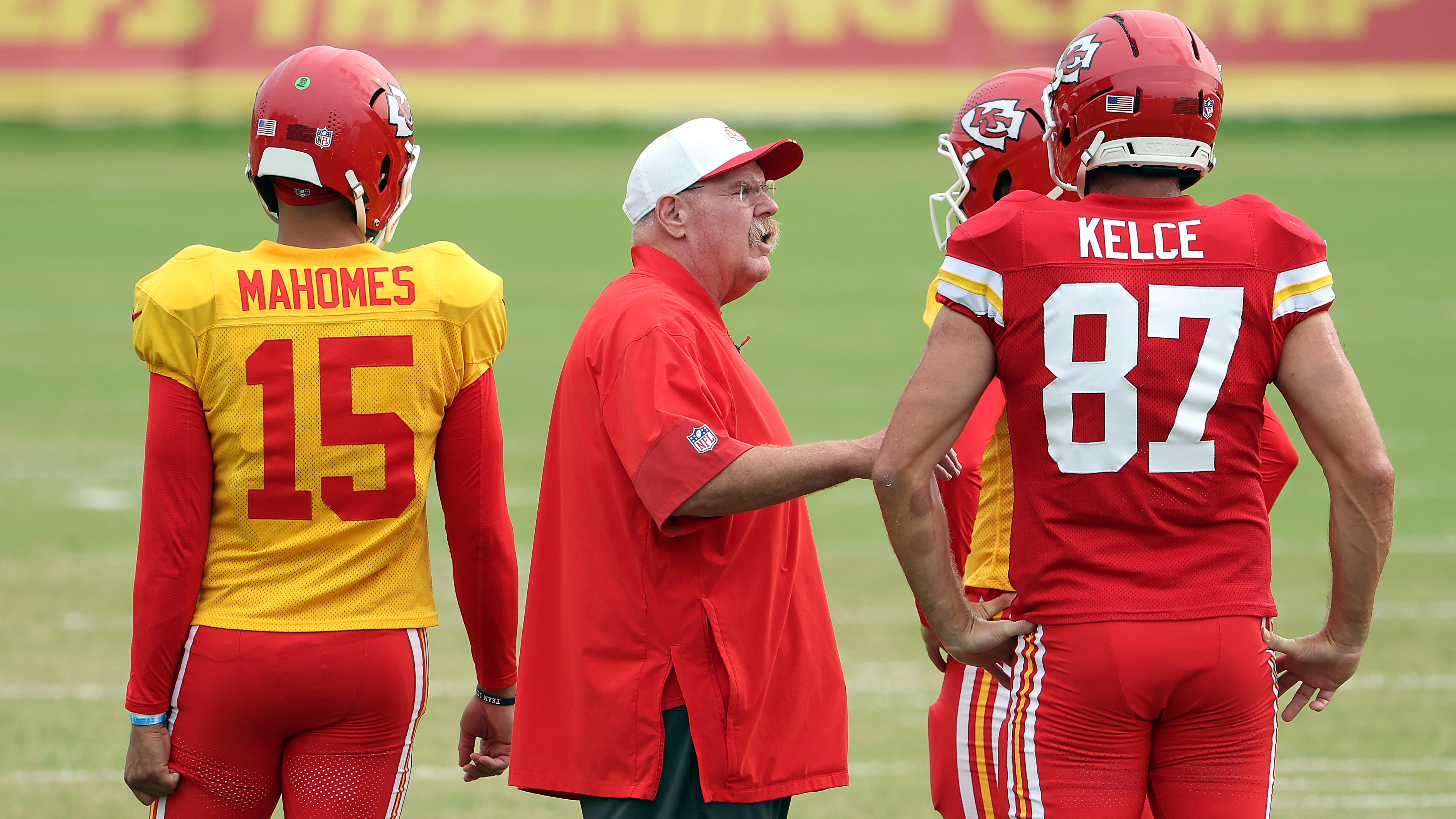 Reid Mahomes Kelce 16x9