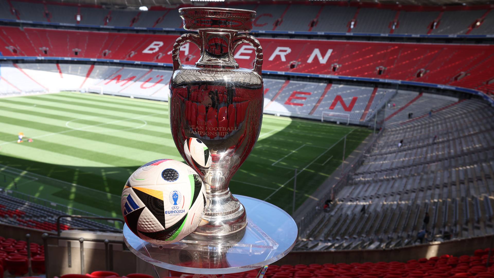 Euros trophy_May2024