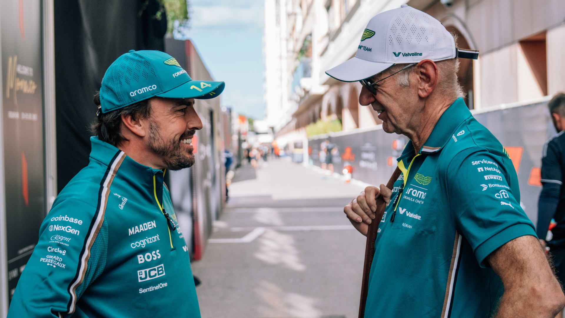 Fernando Alonso y Adrian Newey, Aston Martin, F1 2025