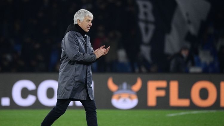 Gian Piero Gasperini applaude durante una partita dell'Atalanta