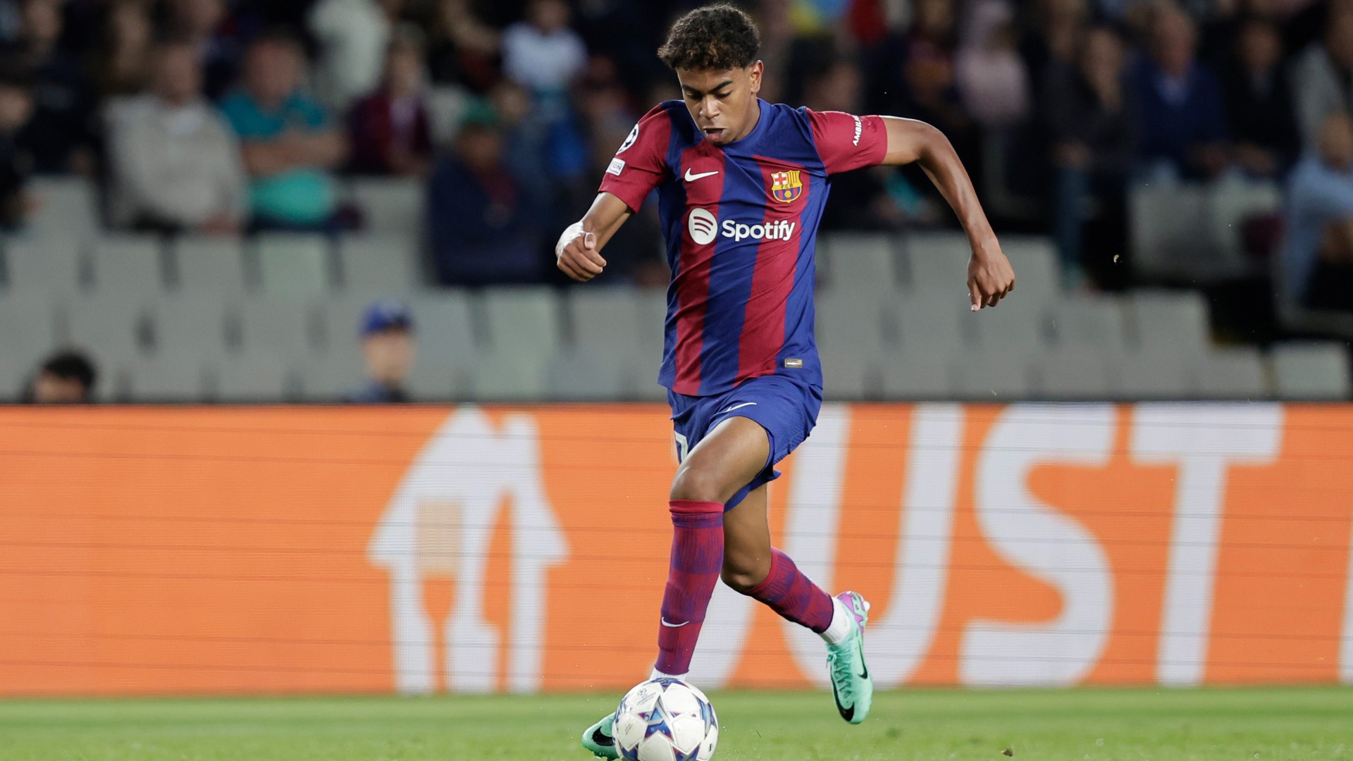 FC Barcelona Lamine Yamal Champions League 161023