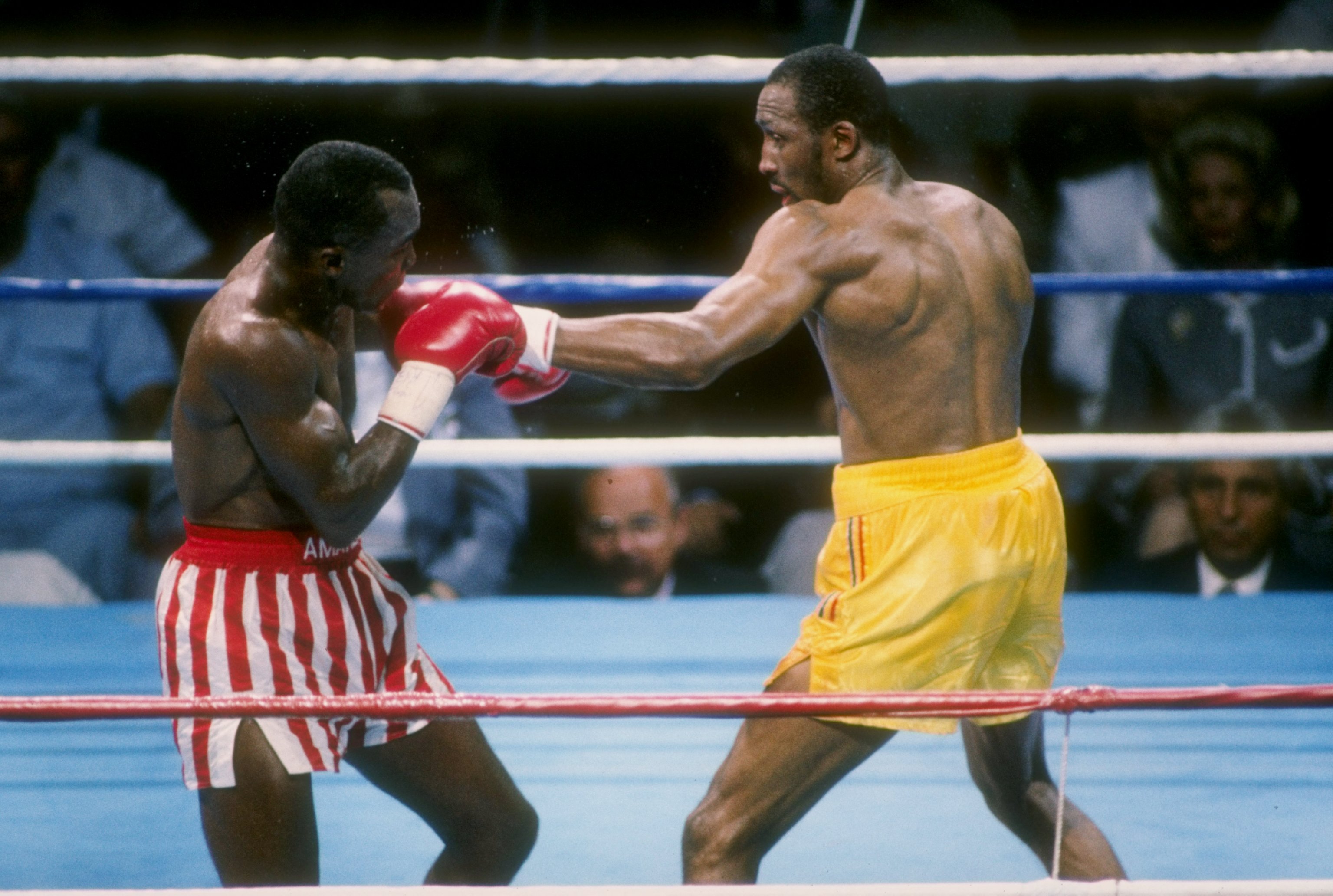 Thomas Hearns (right) jabs Ray Leonard in their 1989 rematch