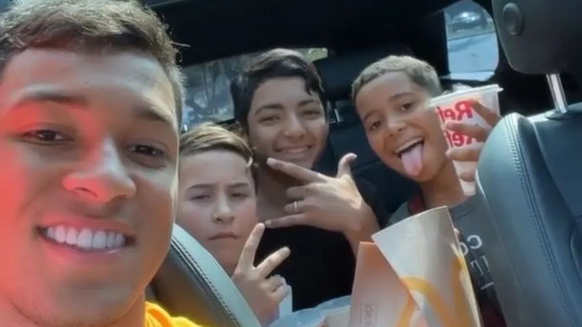 Marcos Leonardo y los niños