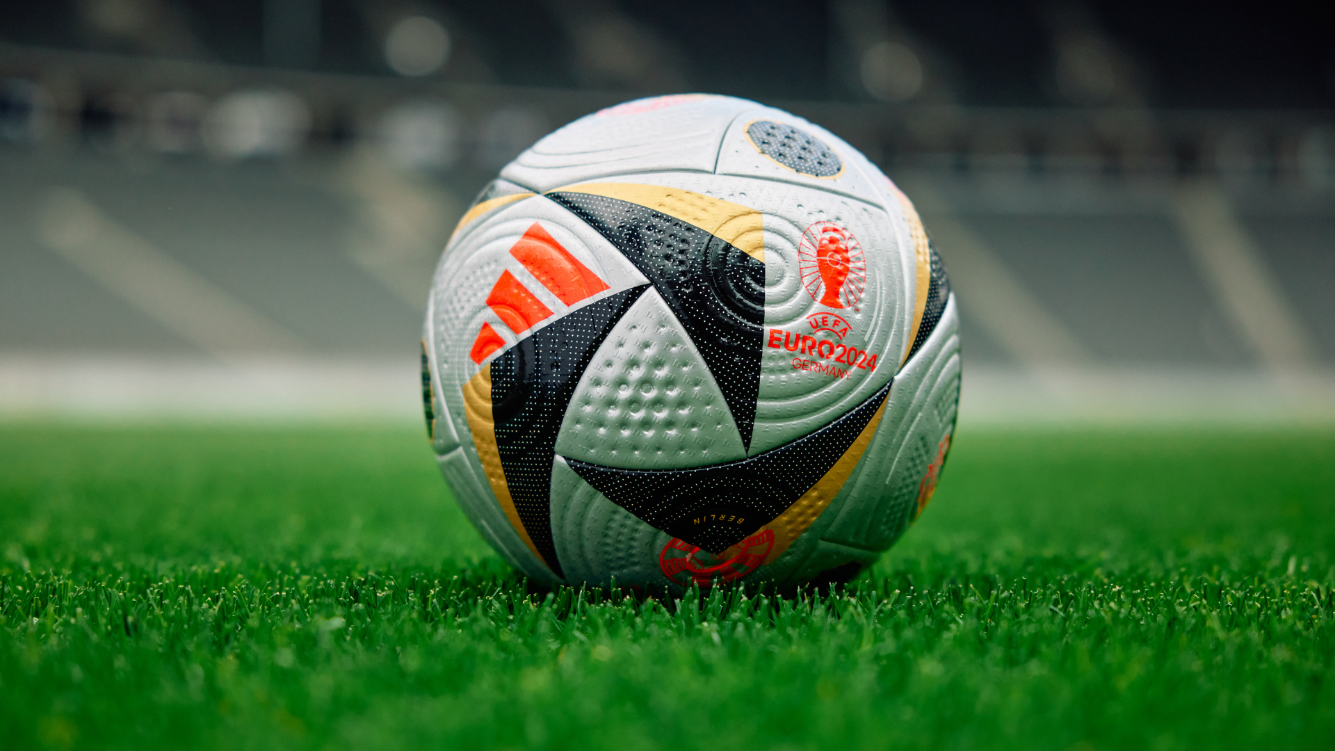 pallone finale e semifinale euro 2024