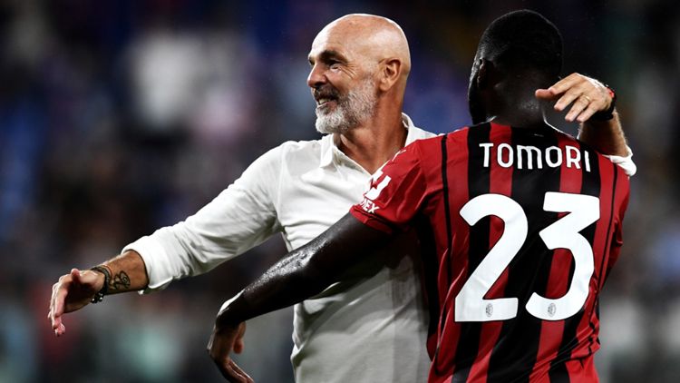 Pioli e Tomori esultano per una vittoria del Milan