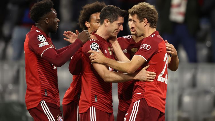 FC Bayern München 06102021 Lewandowski Müller Davies