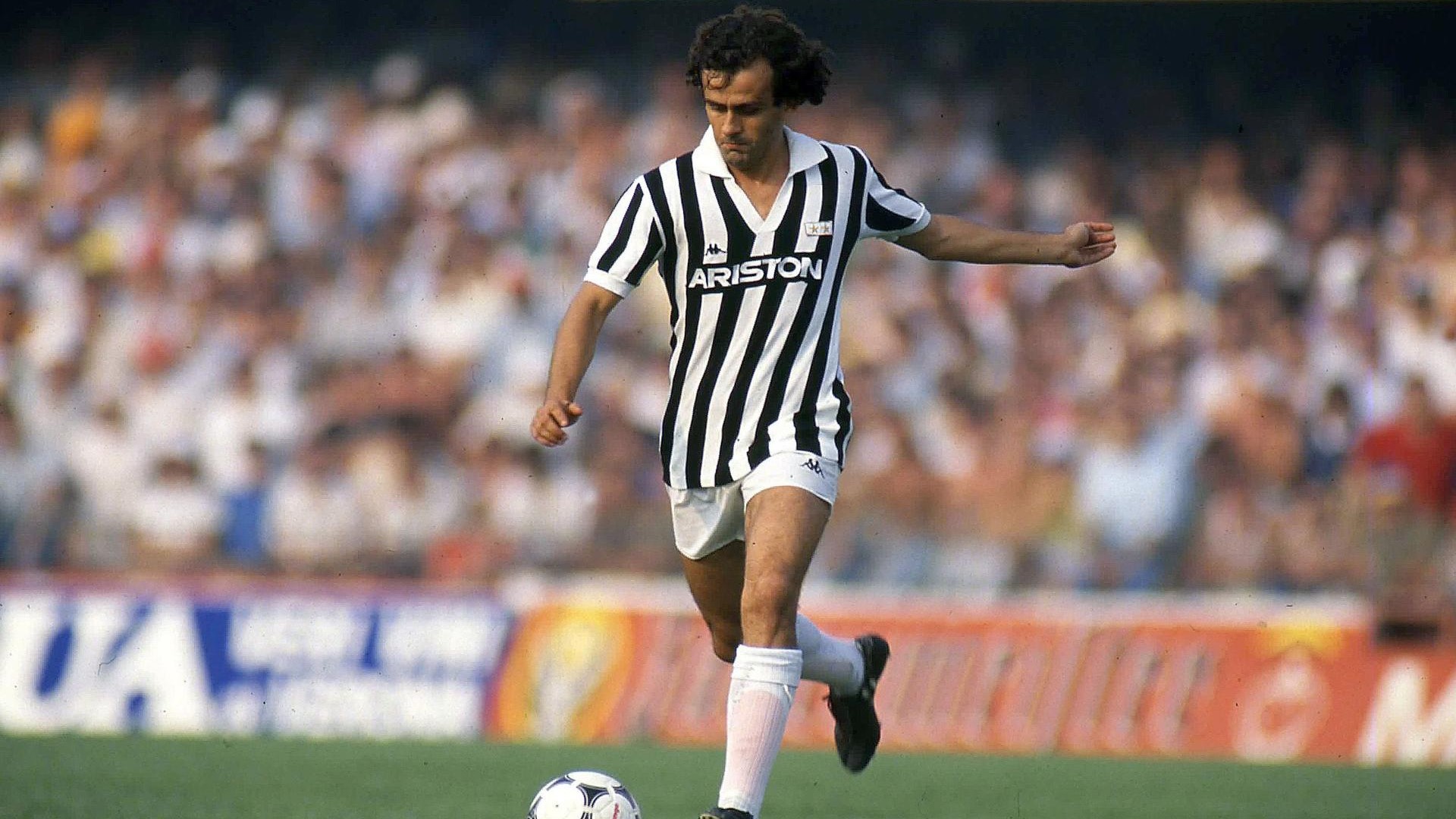 Michel Platini con la maglia della Juventus