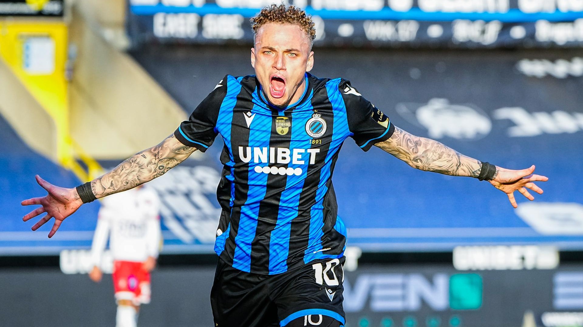 Noa Lang esulta con il Bruges