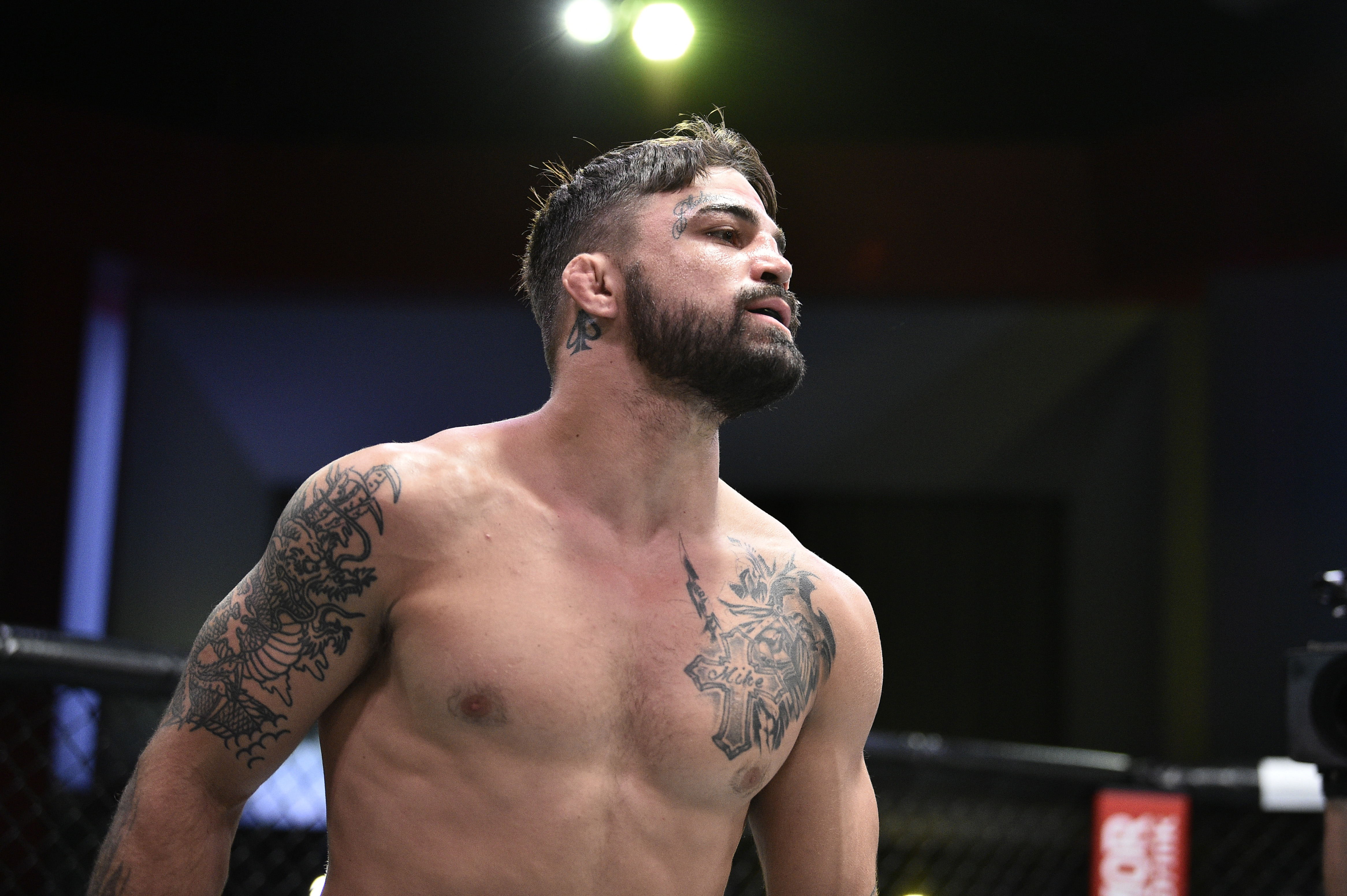 Mike Perry prepares to fight Mickey Gall in their welterweight fight