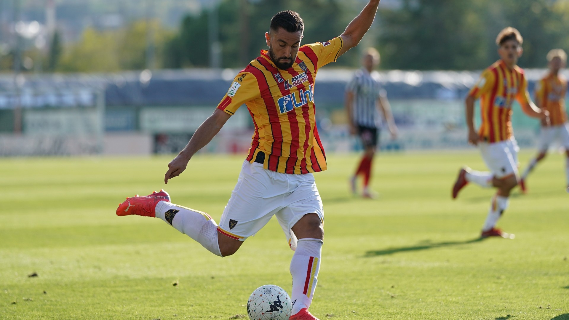 Massimo Coda attaccante del Lecce