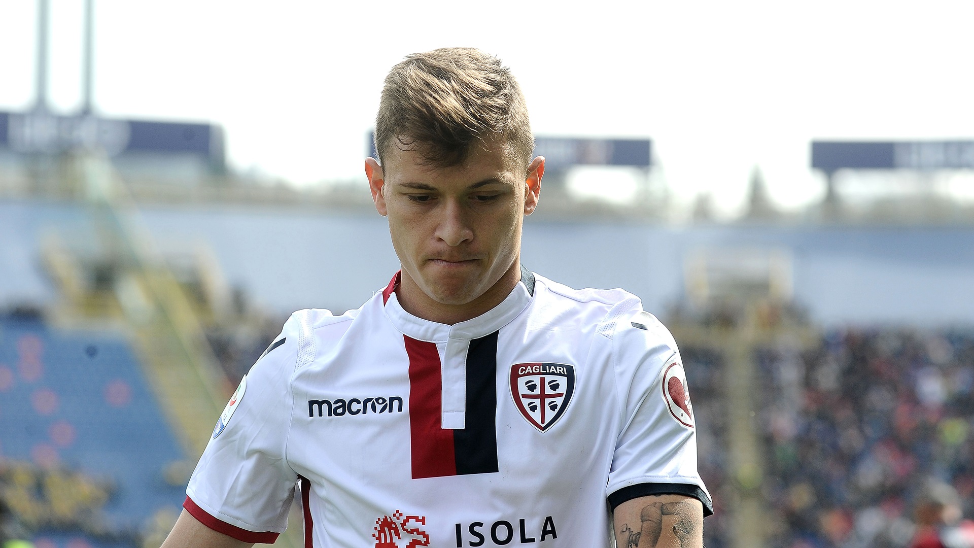 Barella con la maglia del Cagliari