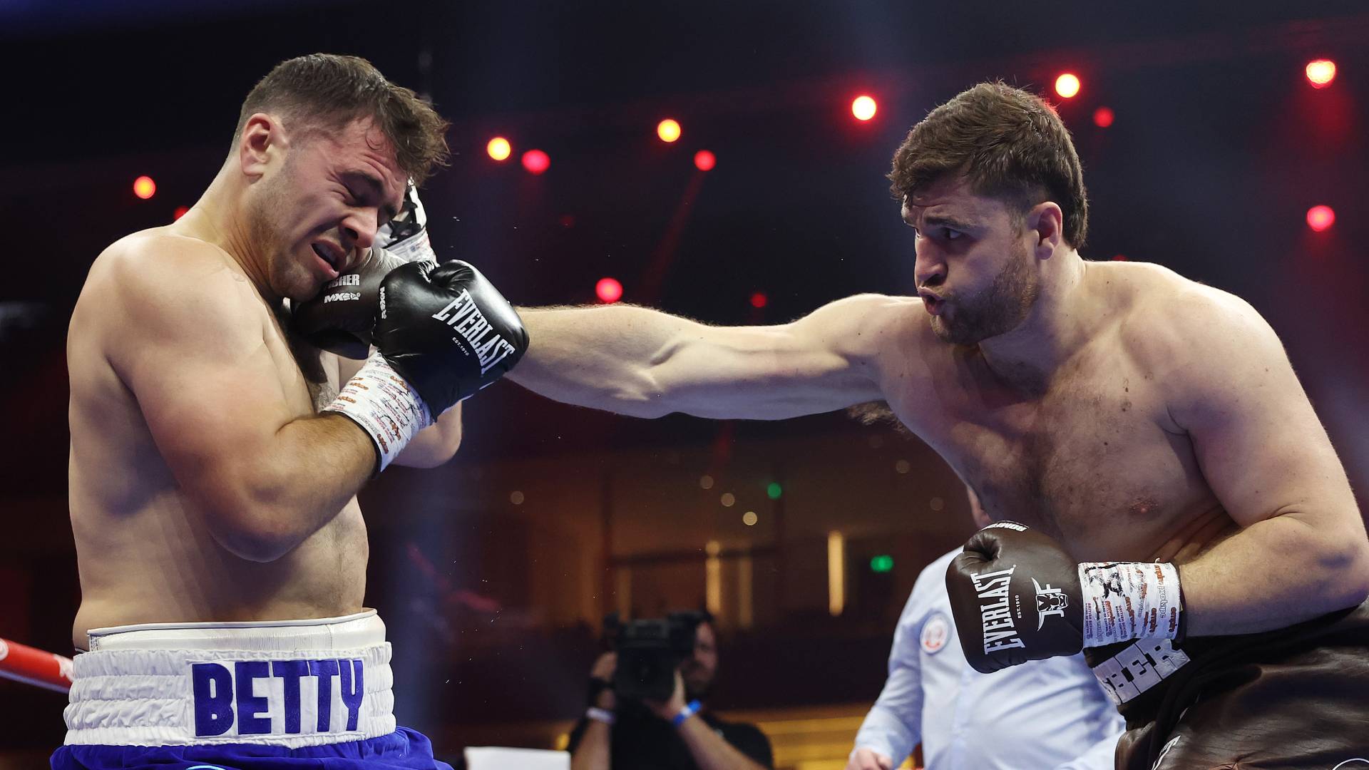 Johnny Fisher vs Dave Allen