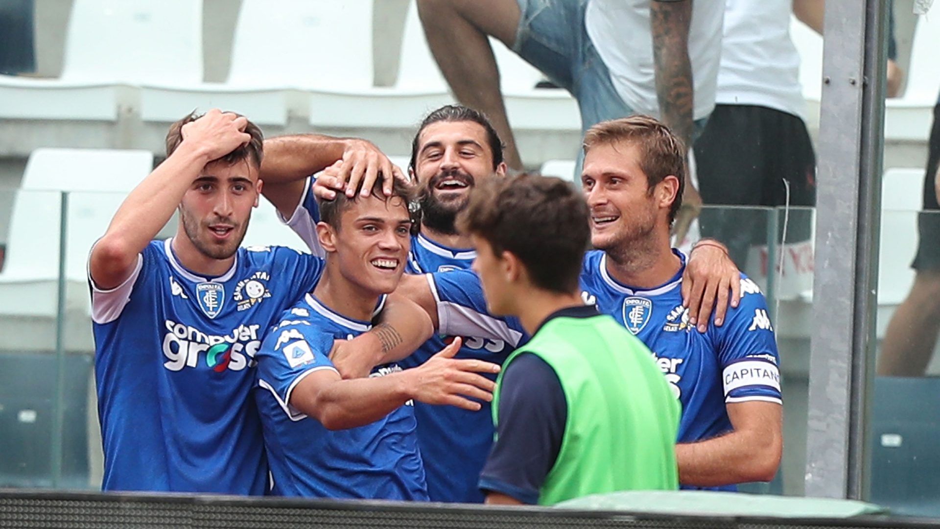 L'Empoli esulta al gol di Ricci contro il Bologna