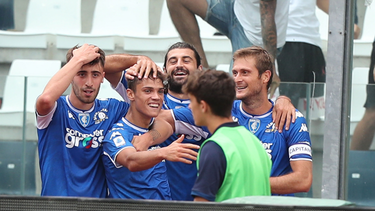 L'Empoli esulta al gol di Ricci contro il Bologna