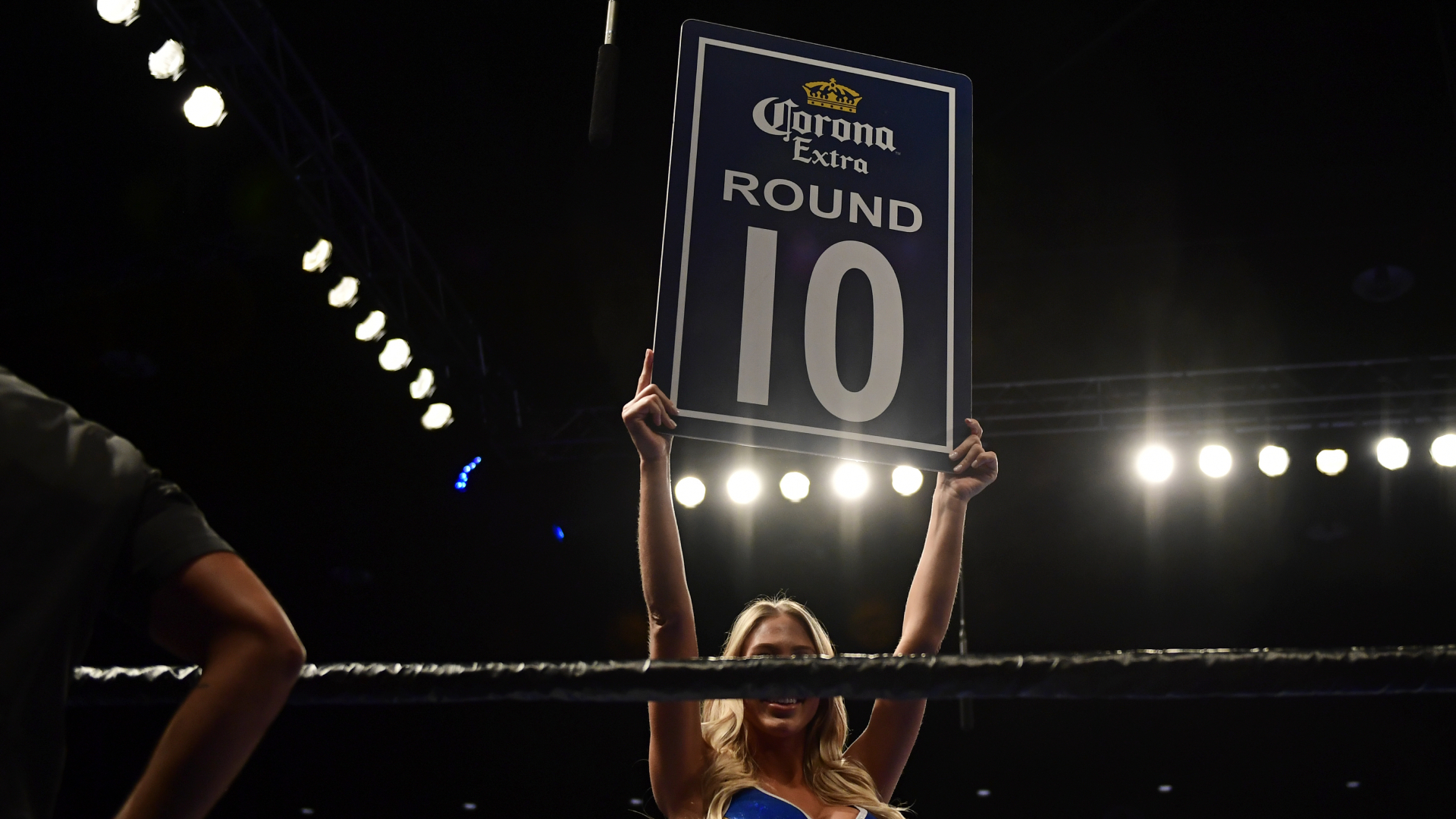 boxing-rounds-card-girl-getty-ftr