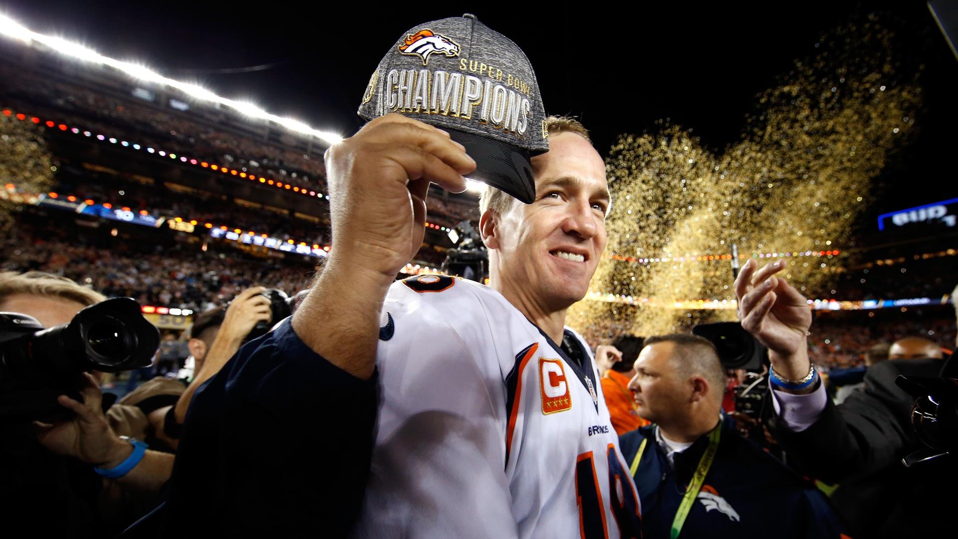 Peyton Manning festeggia il Super Bowl coi Denver Broncos