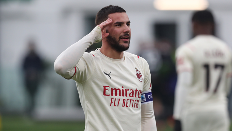 Theo Hernandez esulta dopo il gol al Venezia