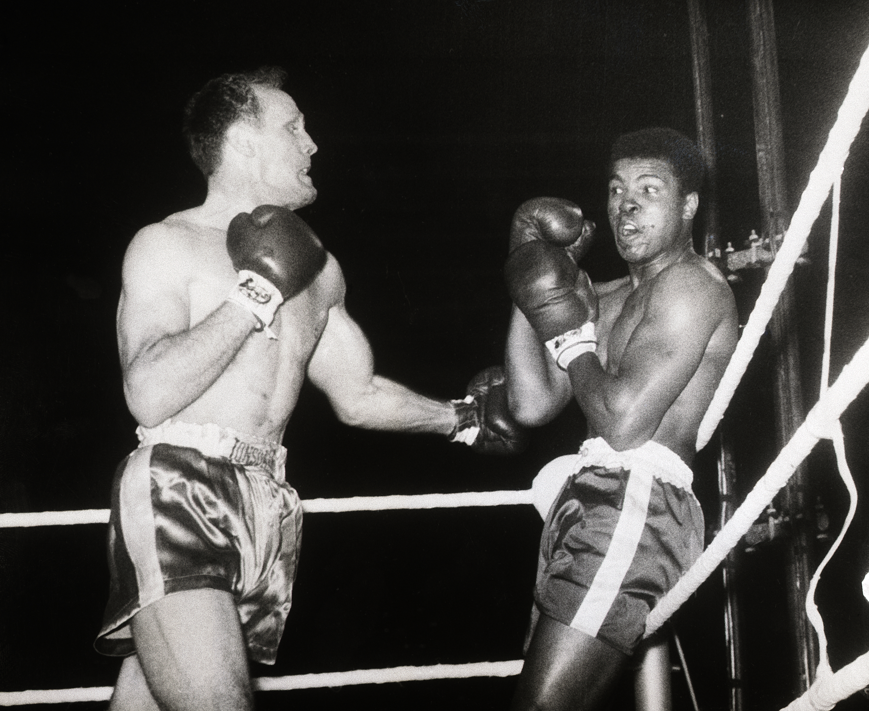 Cassius Clay vs Henry Cooper I