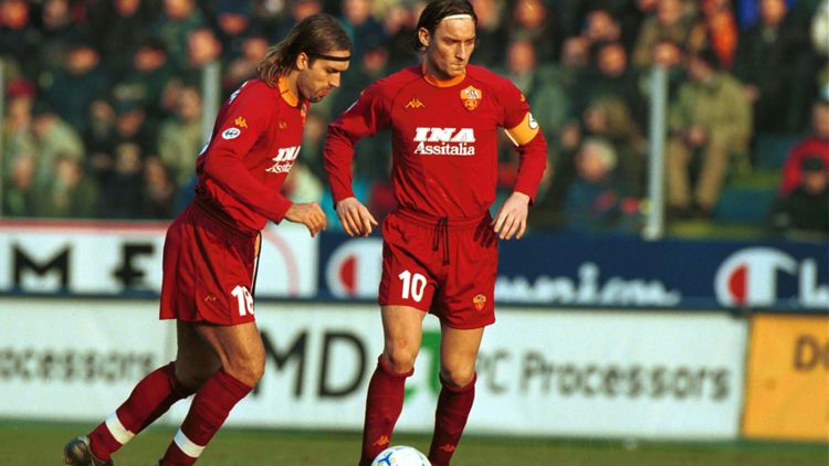 Francesco Totti e Gabriel Omar Batistuta in campo con la maglia della Roma