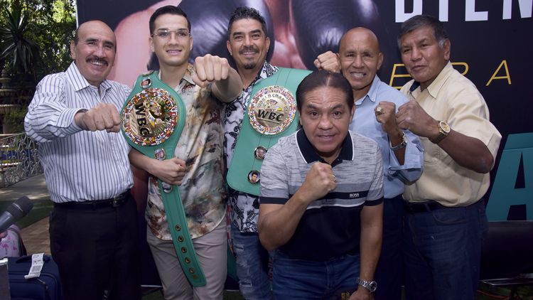 Brandon Figueroa, Carlos Zarate, Omar Figueroa Sr. Lupe Pintor, Chiquita Gonzalez