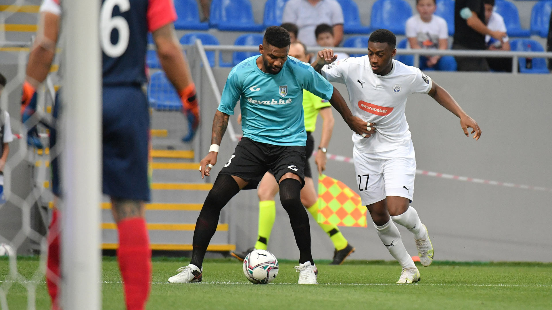 Douglas Maicon in campo con il Tre Penne