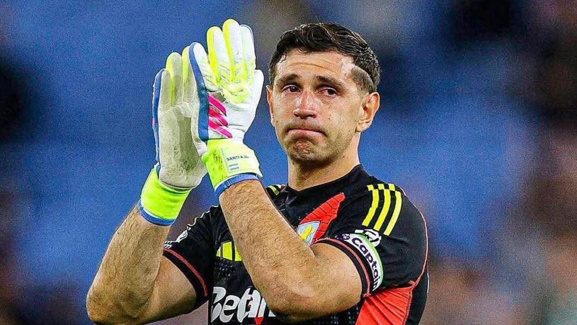 Dibu Martínez Aston Villa 2025