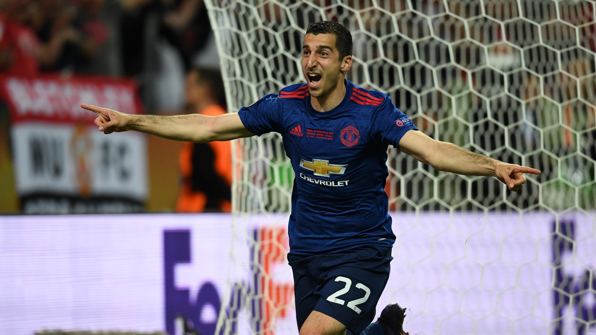 Mkhitaryan esulta dopo il gol in finale di Europa League