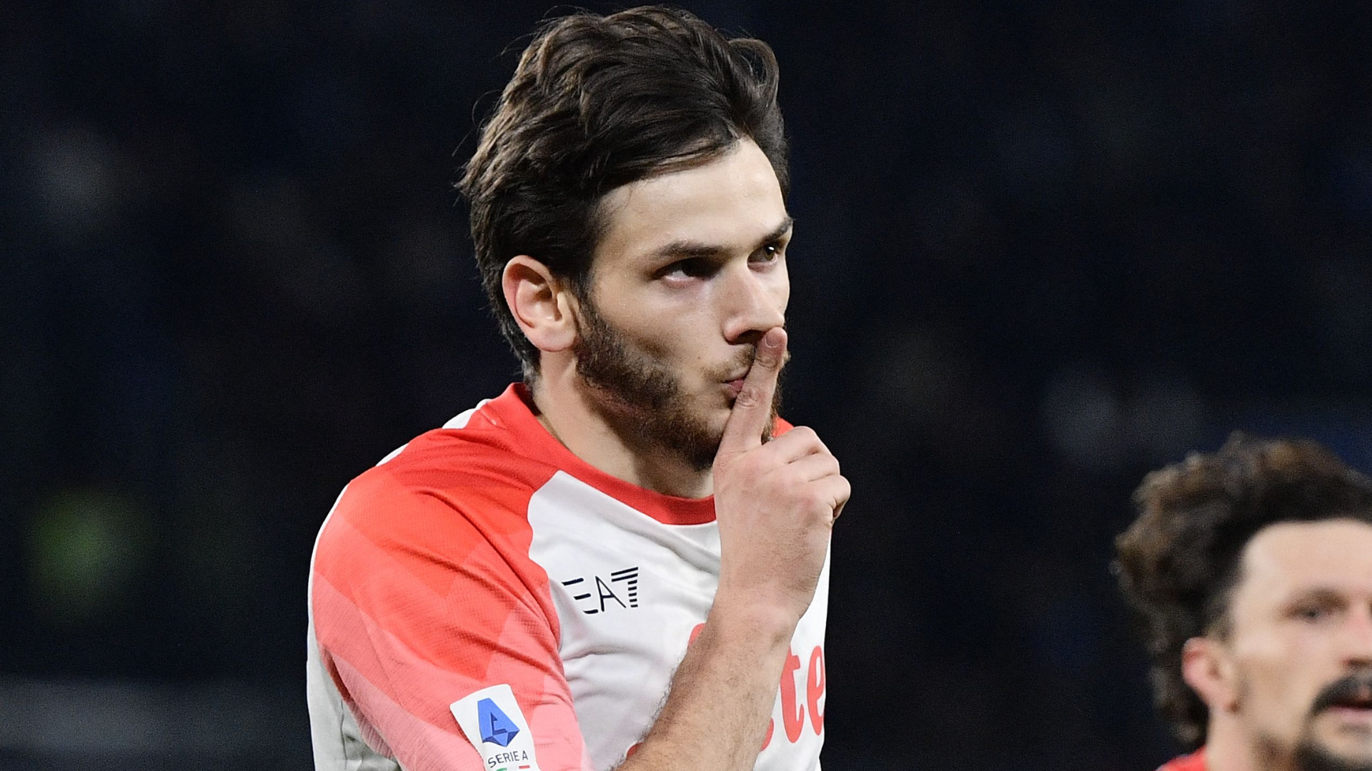 Kvicha Kvaratskhelia esulta dopo il gol in Napoli Cremonese