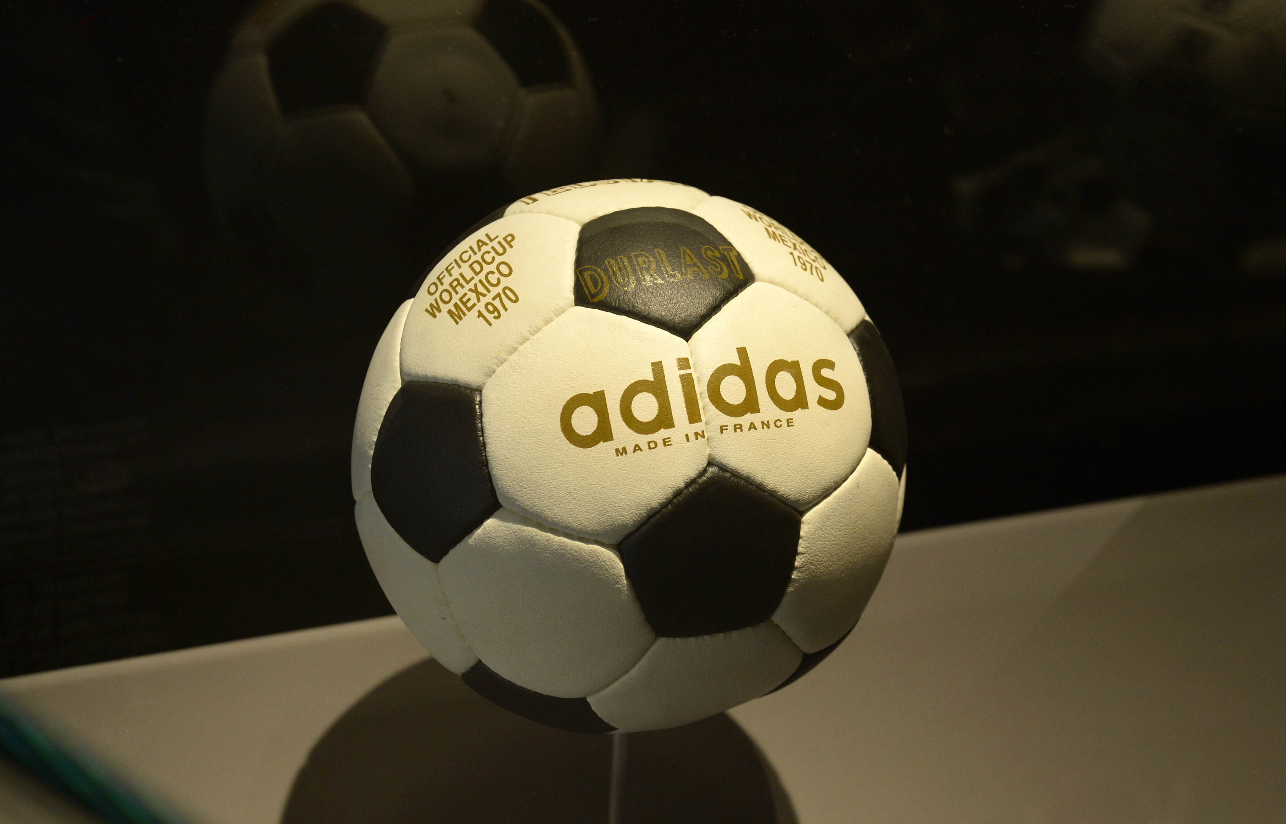 Adidas_Telstar_Mexico_70