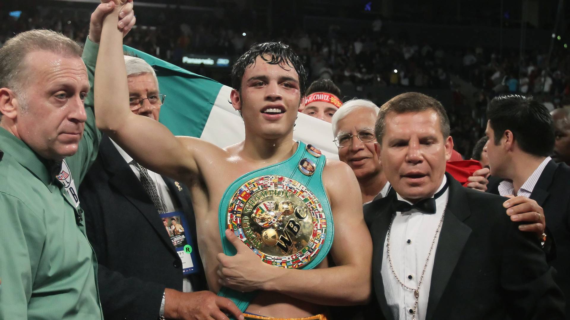 Julio Chavez Jr and Julio Chavez Sr celebrating_04062011