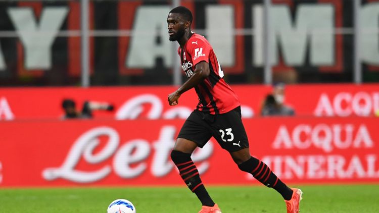 Tomori in campo durante Milan-Lazio