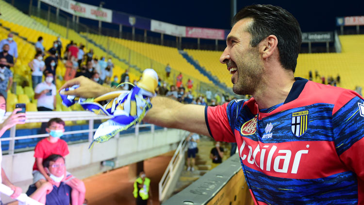 Gianluigi Buffon saluta i tifosi del Parma, Serie BKT 2021-22