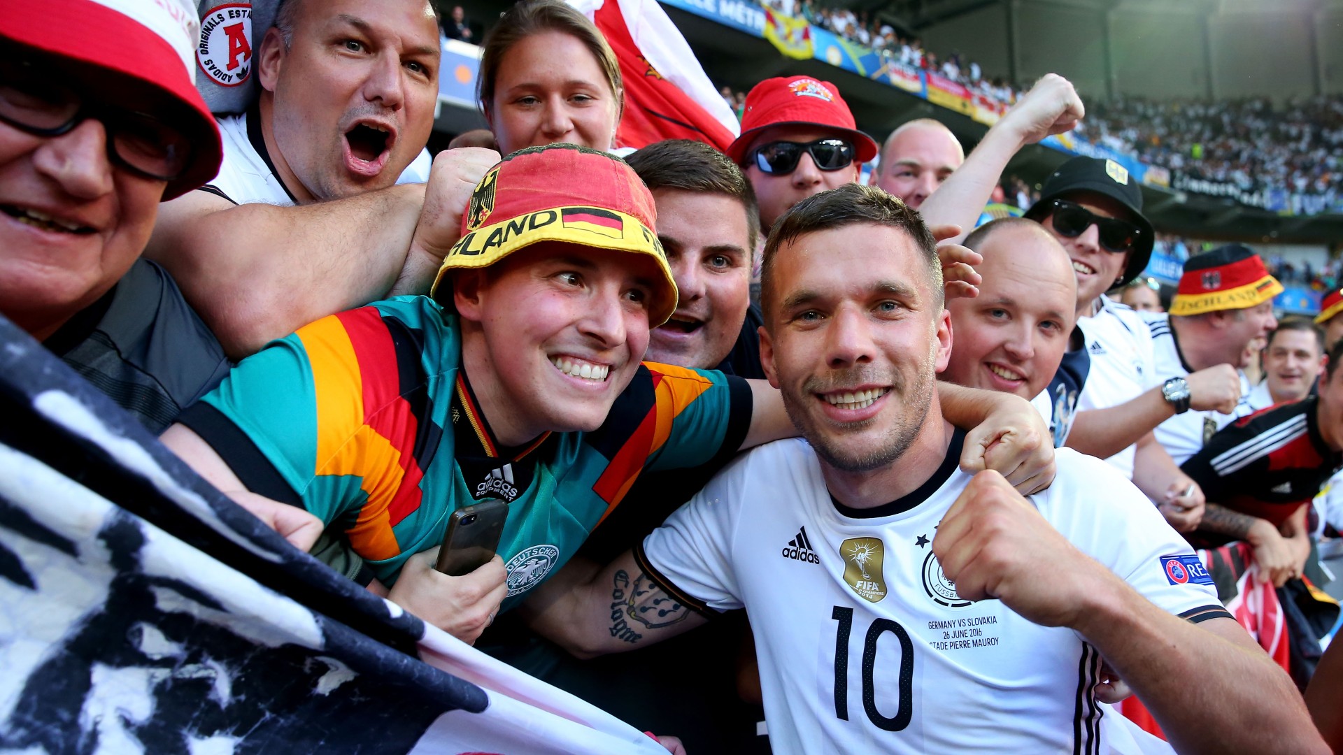 Lukas Podolski DFB Deutschland Nationalmannschaft Fans 26062016
