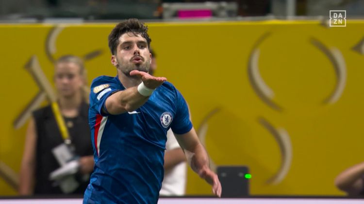 Neto celebrates his goal against LAFC