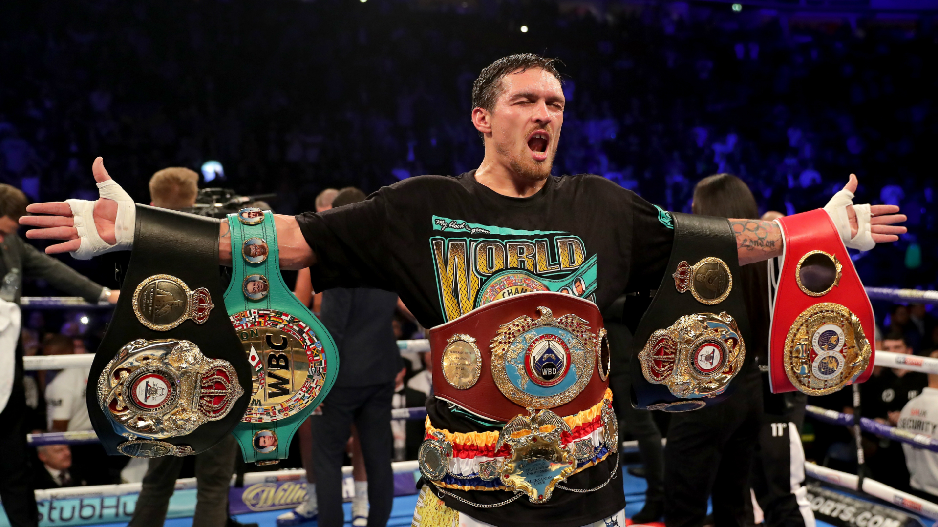 Oleksandr Usyk ex campione indiscusso con le sue 4 cinture