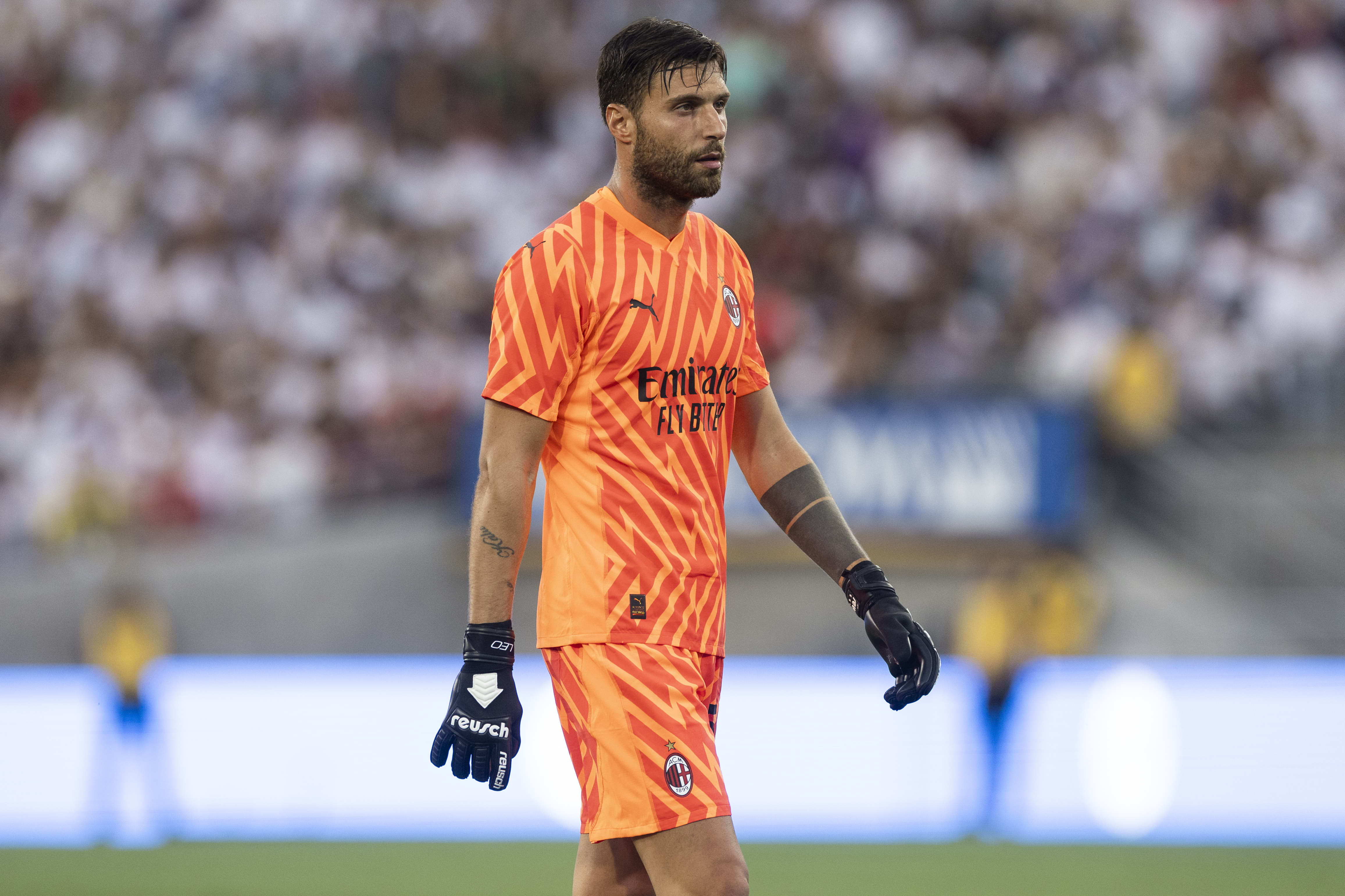 Sportiello con la maglia del Milan durante un'amichevole contro la Juve