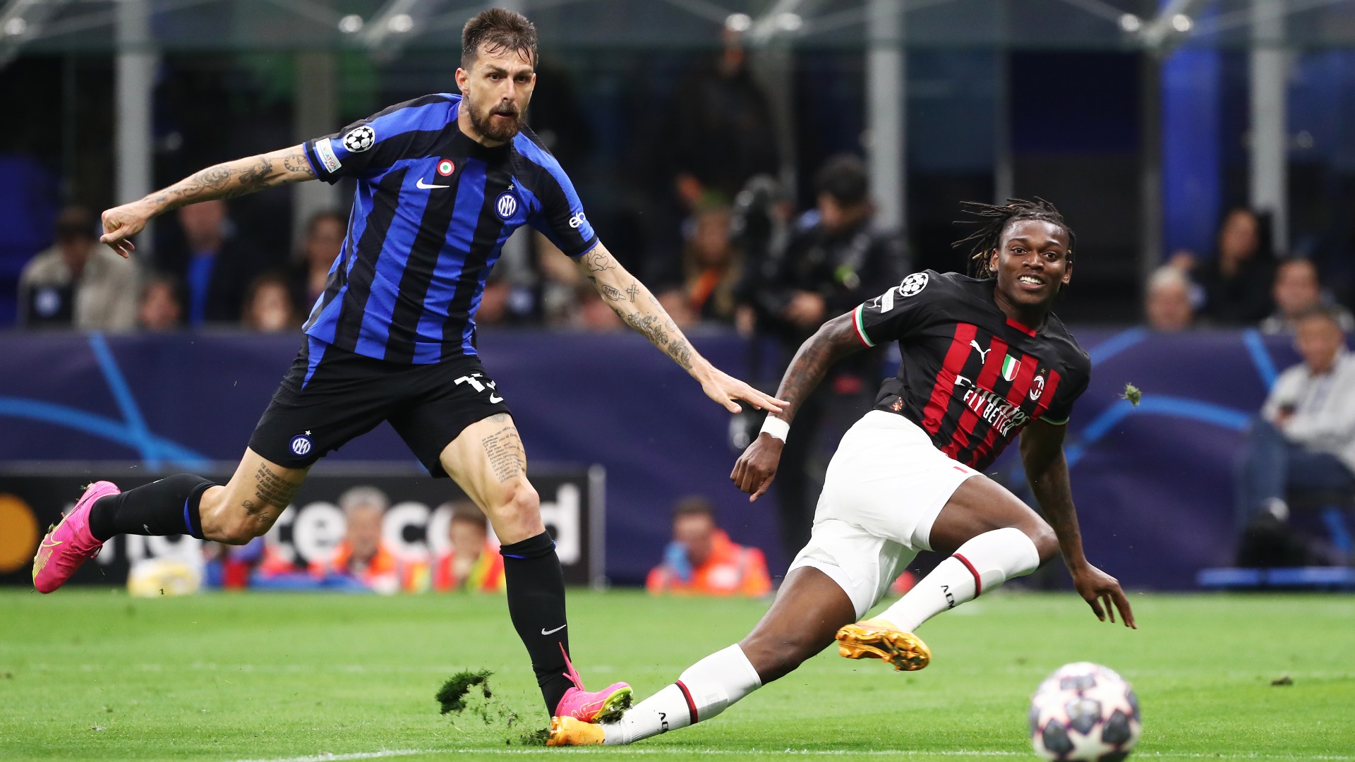 Francesco Acerbi Inter Mailand Rafael Leao AC Milan UEFA Champions League Halbfinale Rückspiel 16052023