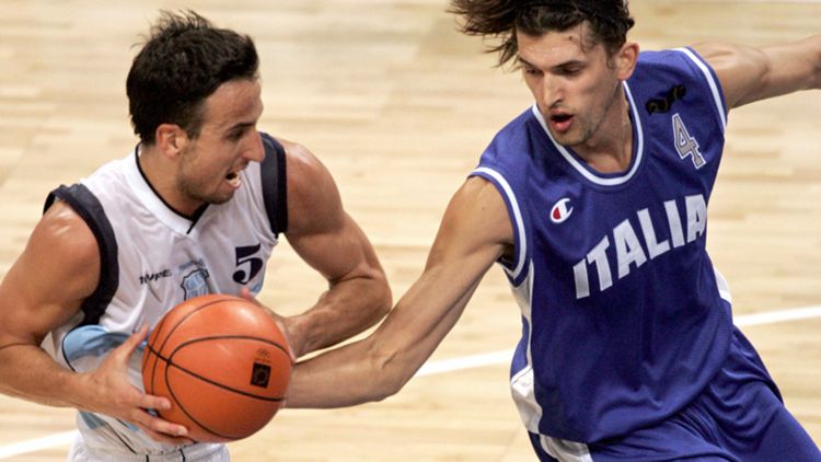 Ginobili durante la finale delle Olimpiadi di Atene 2004