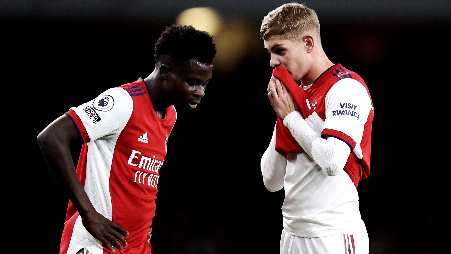 2021-10-28-bukayo saka-emile smith rowe-arsenal