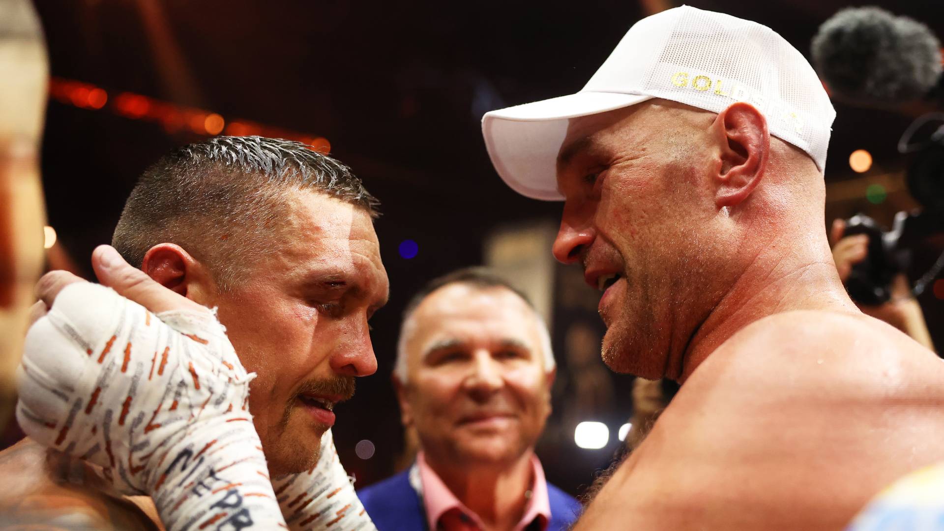 Usyk and Fury embrace_18052024