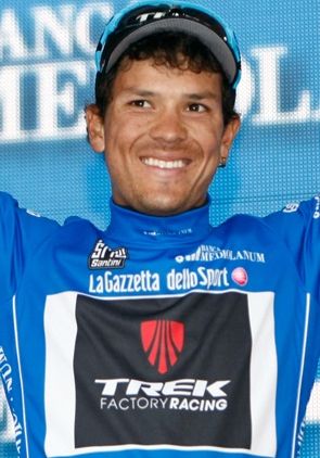 Julian Arredondo in maglia azzurra durante il Giro d'Italia 2014